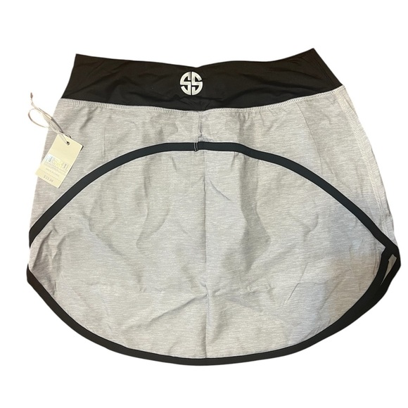 Simply Southern Heather Gray & Black
Athletic Skort Size M NWT - Picture 2 of 5